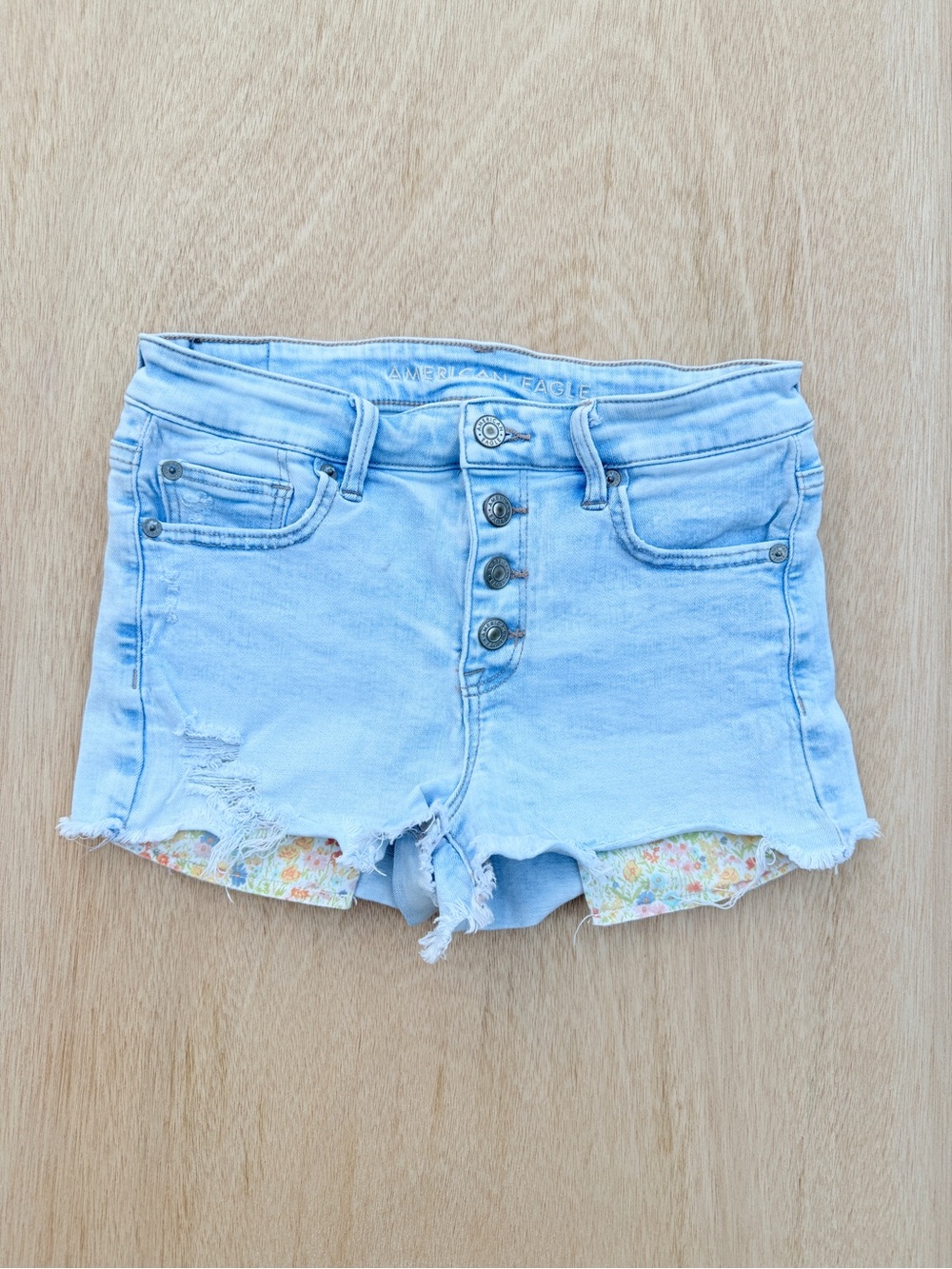 American Eagle Mid Rise Floral Pocket Denim Shorts Size 0 Light Wash